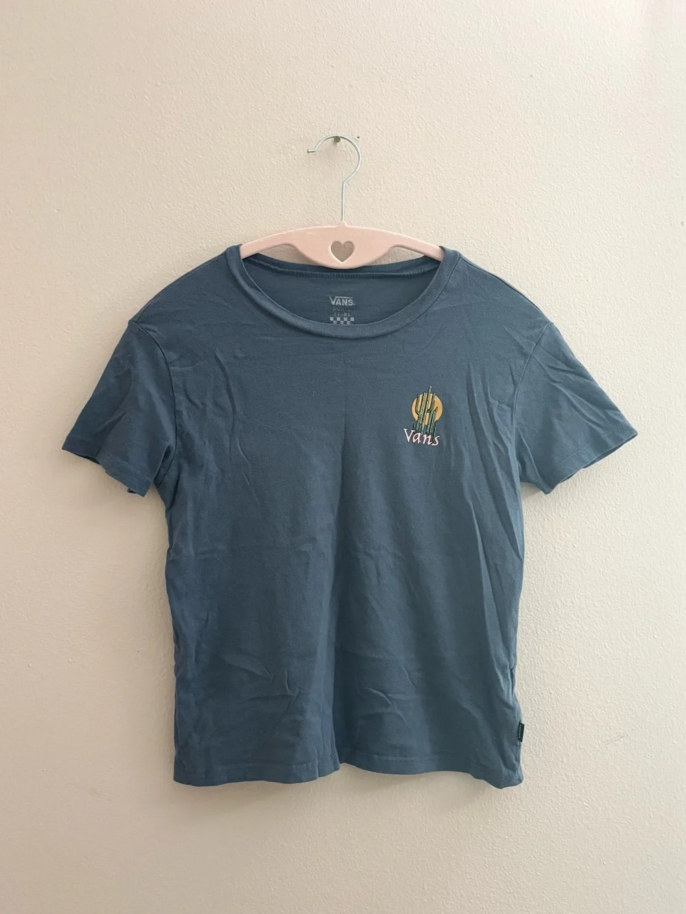 5/$15 🩷 Vans Blue Crewneck Tee with Desert Print Graphic